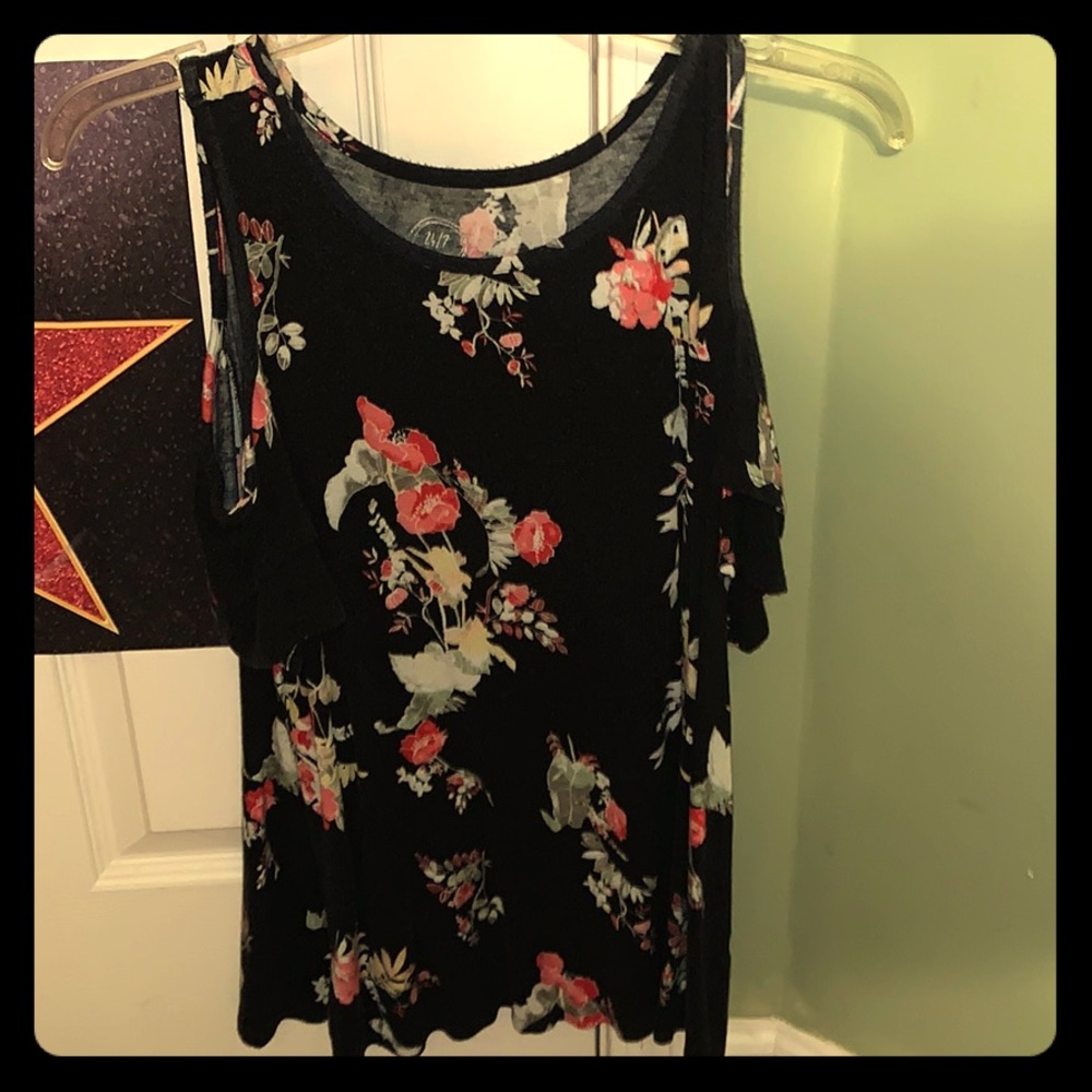 Black cold should shirt with roses